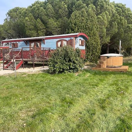 Le Pont Rouge Roulotte Villa Sylvereal Exterior photo